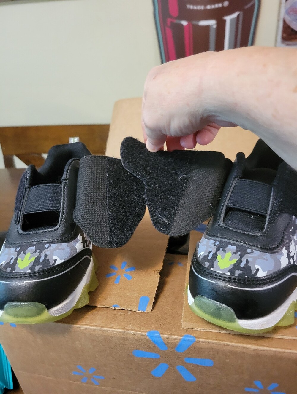 Little Boys Jurassic World Shoes. - Picture 4 of 10